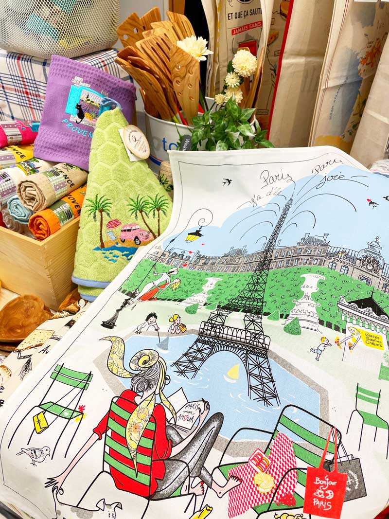 パリの公園と噴水をモチーフにしたティータオル。ファブリックポスターやテーブルクロスに。フランス雑貨ラメゾンドレイル公式通販
